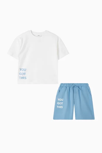 طقم تي شيرت وشورت بطبعة عبارة