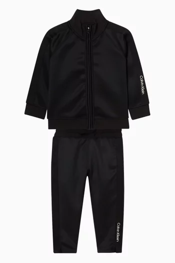 طقم بنطال رياضي وجاكيت بشعار الماركة وسحّاب