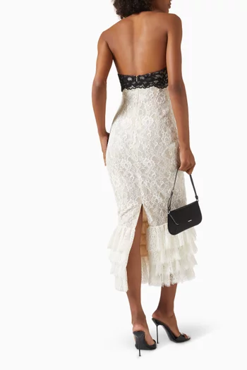 فستان مزين بزهرة بارزة دانتيل