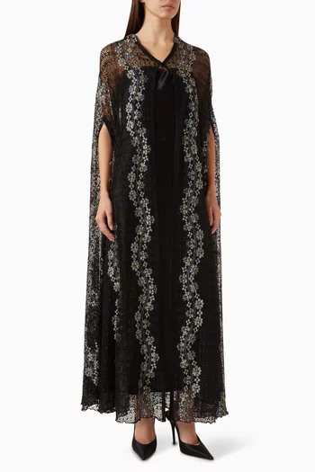 عباية مزينة بتطريزات دنتيل