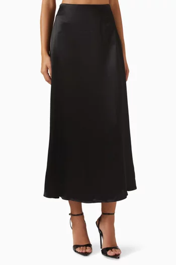 تنورة متوسطة الطول