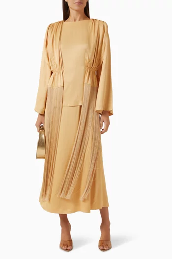 تنورة متوسطة الطول