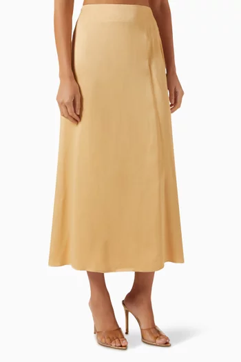 تنورة متوسطة الطول