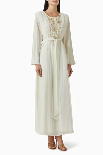 قفطان مزين بحزام وتطريزات