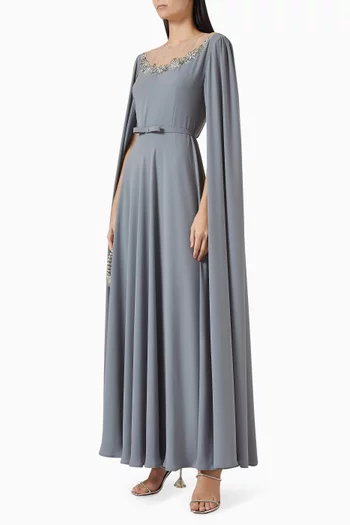 قفطان مزين بحزام وتطريزات