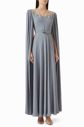 قفطان مزين بحزام وتطريزات