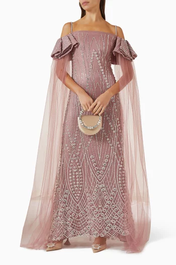 فستان سهرة بأكتاف مكشوفة وتطريزات تول