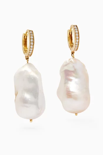 أقراط مرصعة بماس ولؤلؤ باروكي ذهب عيار 18