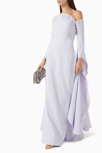 فستان بأكتاف مكشوفة مطرز بالخرز