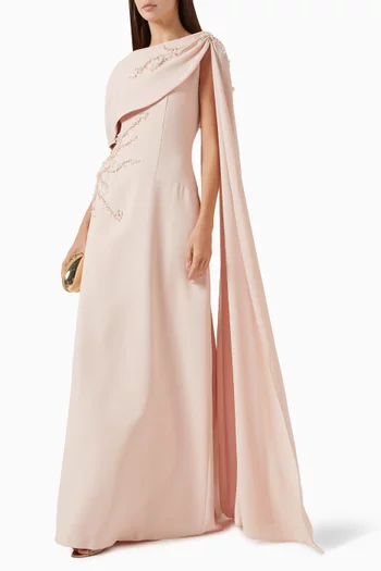 فستان بكاب وتطريزات بالخرز