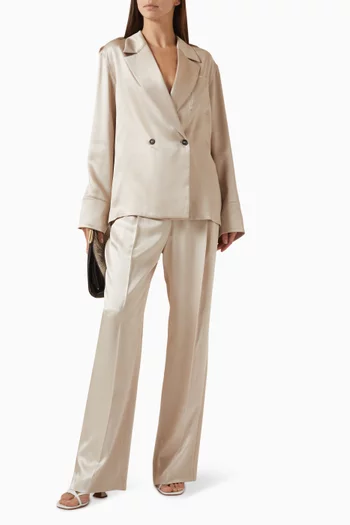 قميص بفتحة رقبة بوشاح حرير وستان