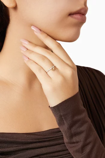 خاتم بحلية قلب مرصع بالماس ذهب أصفر عيار 9 وفضة إسترلينية