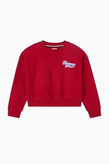 سويت شيرت بقصة فضفاضة وشعار الماركة بتصميم جامعي وبارز الملمس