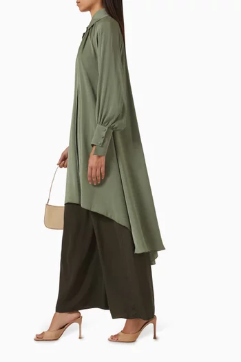 طقم بنطال وبلوزة بحافة قصيرة من الأمام وطويلة من الخلف