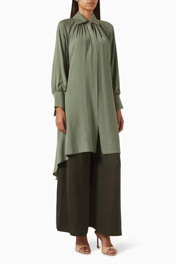 طقم بنطال وبلوزة بحافة قصيرة من الأمام وطويلة من الخلف