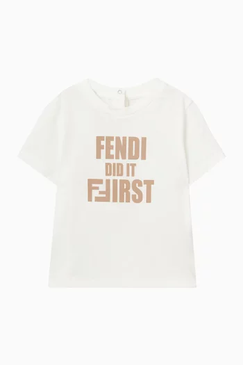 تي شيرت بطبعة عبارة Fendi Did It First قطن