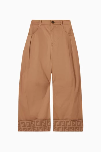 بنطال بقصة ساقين واسعتين وشعار FF