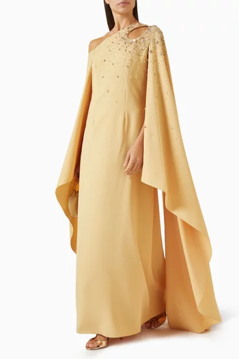 فستان طويل بكتف مكشوف وتطريزات بالكريستال