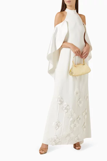 فستان طويل بأكتاف مكشوفة وزهور بارزة