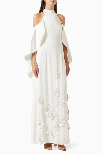 فستان طويل بأكتاف مكشوفة وزهور بارزة