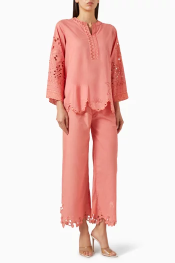 طقم بنطال وبلوزة مقصوصة بالليزر