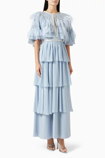 فستان متعدد الطبقات بكاب