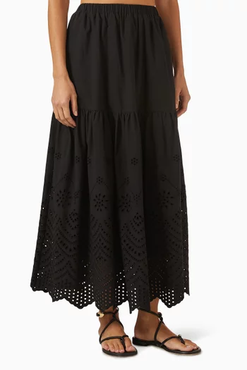 تنورة طويلة بتطريزات إنجليزية