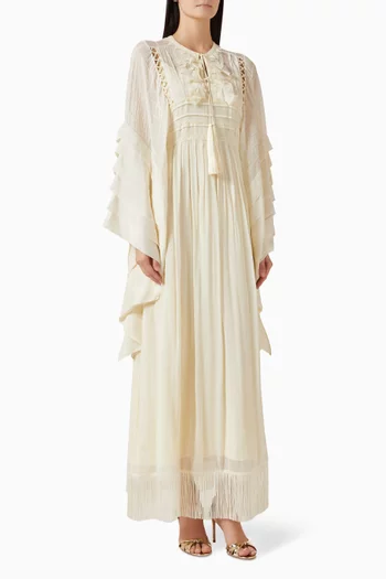 فستان طويل بشرّابات وقصة متعددة الطبقات