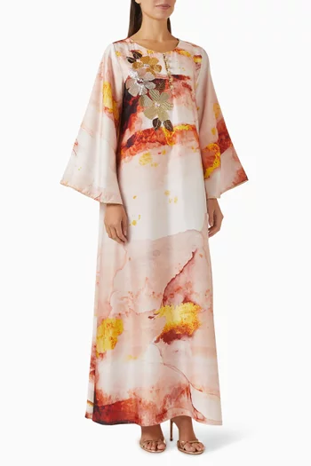 فستان طويل مزين بنقشة وتطريزات زهور