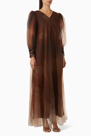 فستان طويل بتطريزات ونقشة مموجة