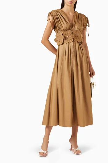 فستان بزهور بارزة