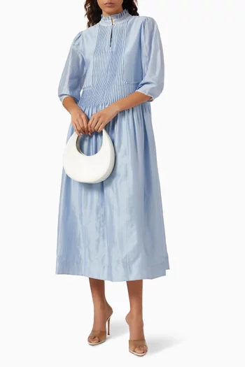 فستان متوسط الطول بجزء بطيّات