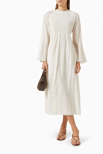 فستان متوسط الطول بتطريزات