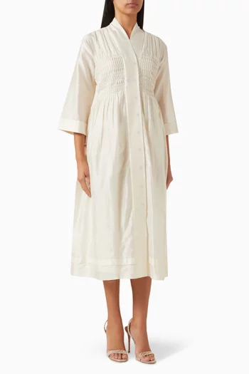 فستان متوسط الطول بطيات