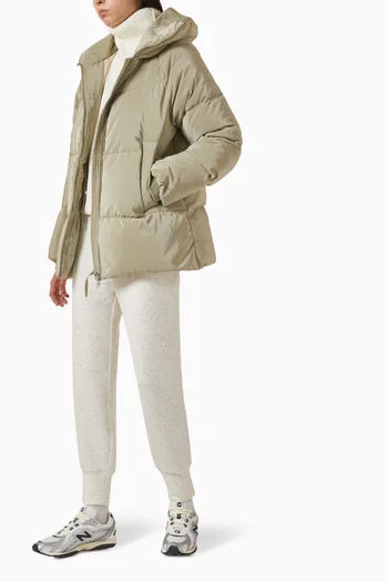 معطف فالنسيا بتصميم منفوخ ومبطّن بالزغب