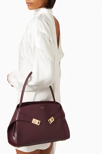 The Hug Shoulder Bag in Leather