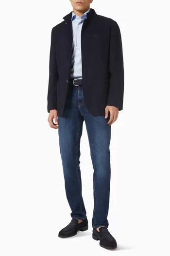 قميص بلون سادة وأجزاء بنقشة بيزلي تويل مميز للماركة