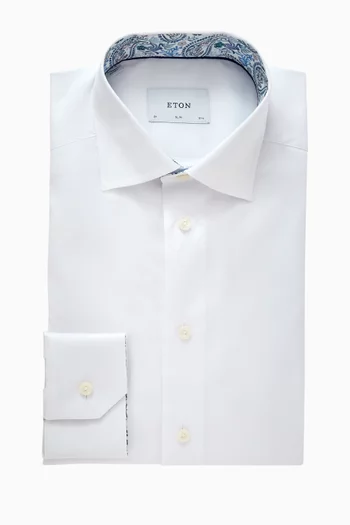 قميص بلون سادة وأجزاء بنقشة بيزلي تويل مميز للماركة