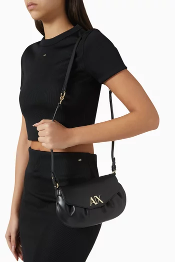 حقيبة كروس بايج متوسطة بشعار الماركة