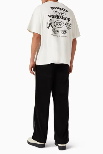 تي شيرت بطبعة Honor Workshop قطن