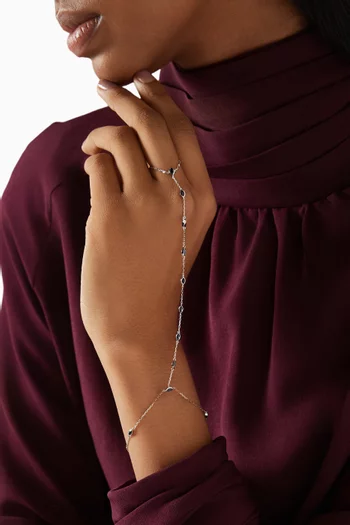 سوار بسلسلة يد مرصع بالزمرد ذهب أبيض عيار 18