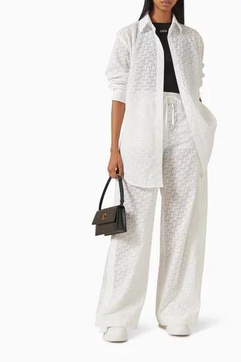 بنطال برباط تضييق وشعار الماركة