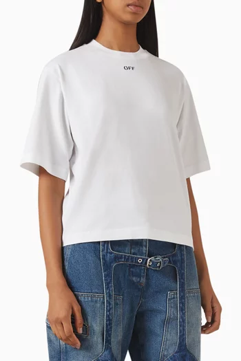 تي شيرت بقصة مربعة وشعار الأسهم بنقشة زهور