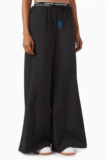 بنطال بشريط بشعار الماركة