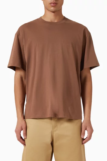 تي شيرت بقصة مربعة برقعة شعار الماركة قطن