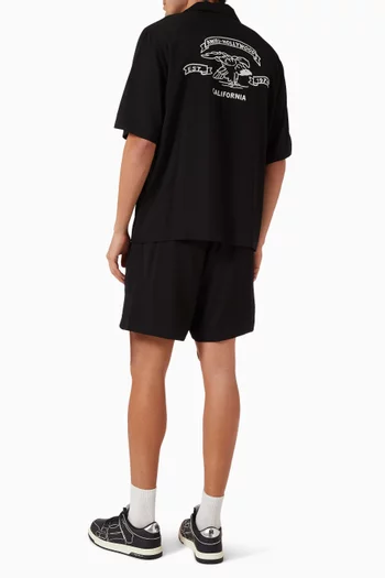 قميص بياقة بطية وطبعة نسر مزيج قطن