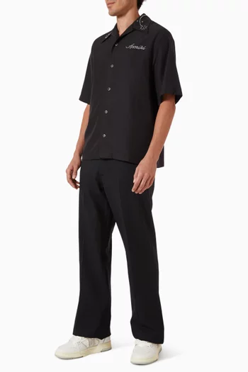 قميص بياقة بطية مرصع بحلي