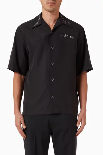 قميص بياقة بطية مرصع بحلي