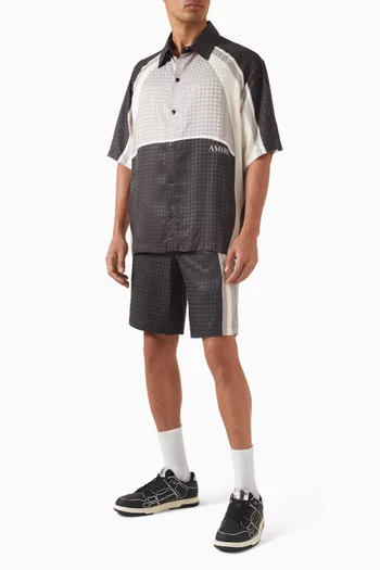 قميص بياقة بطية مقسم لأجزاء ونقشة كواد بحرفي MA فيسكوز