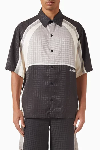 قميص بياقة بطية مقسم لأجزاء ونقشة كواد بحرفي MA فيسكوز